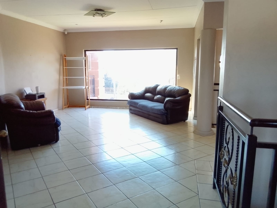 To Let 4 Bedroom Property for Rent in Safari Gardens North West